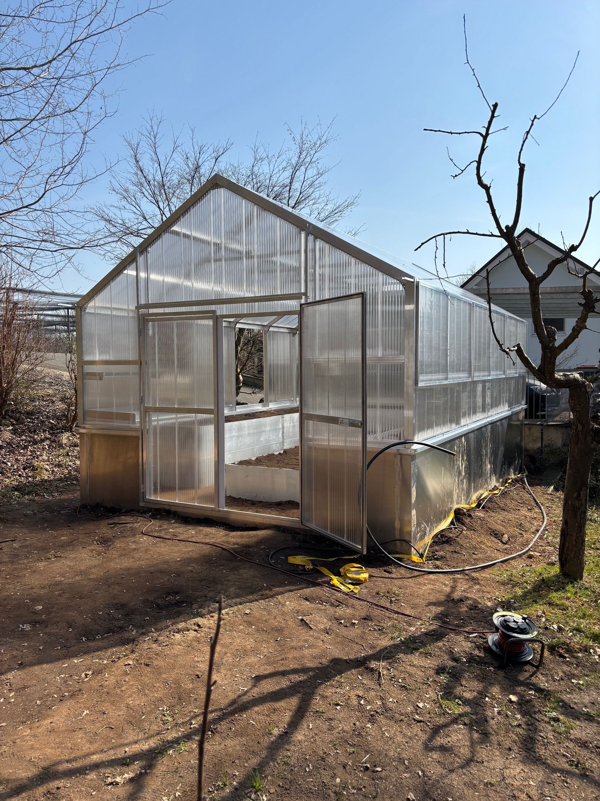 Hochbeet Gewächshaus 4x6m mit elektro-lüftungssteuerung und Arbeitstisch