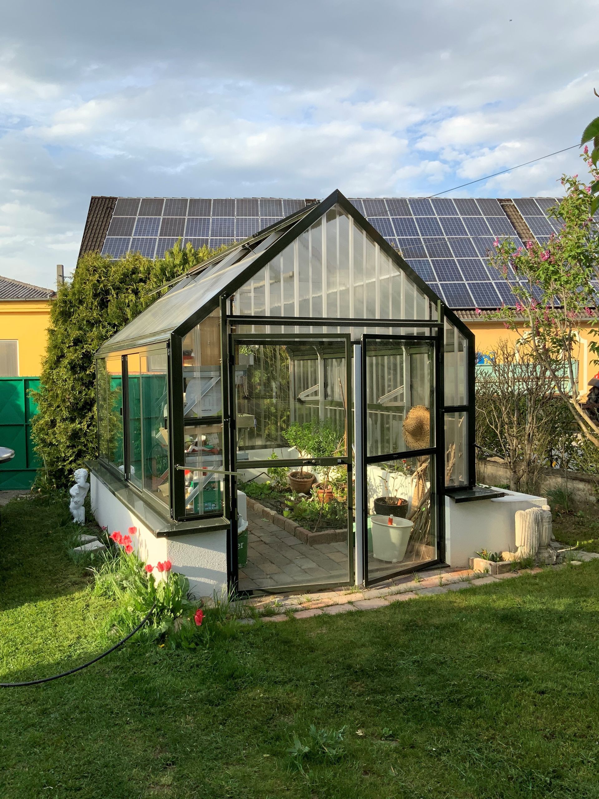 Hochbeet Gewächshaus mit Echtglaswänden 2,8x4m
