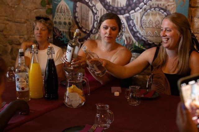 Drinks being mixed at the table during the tour