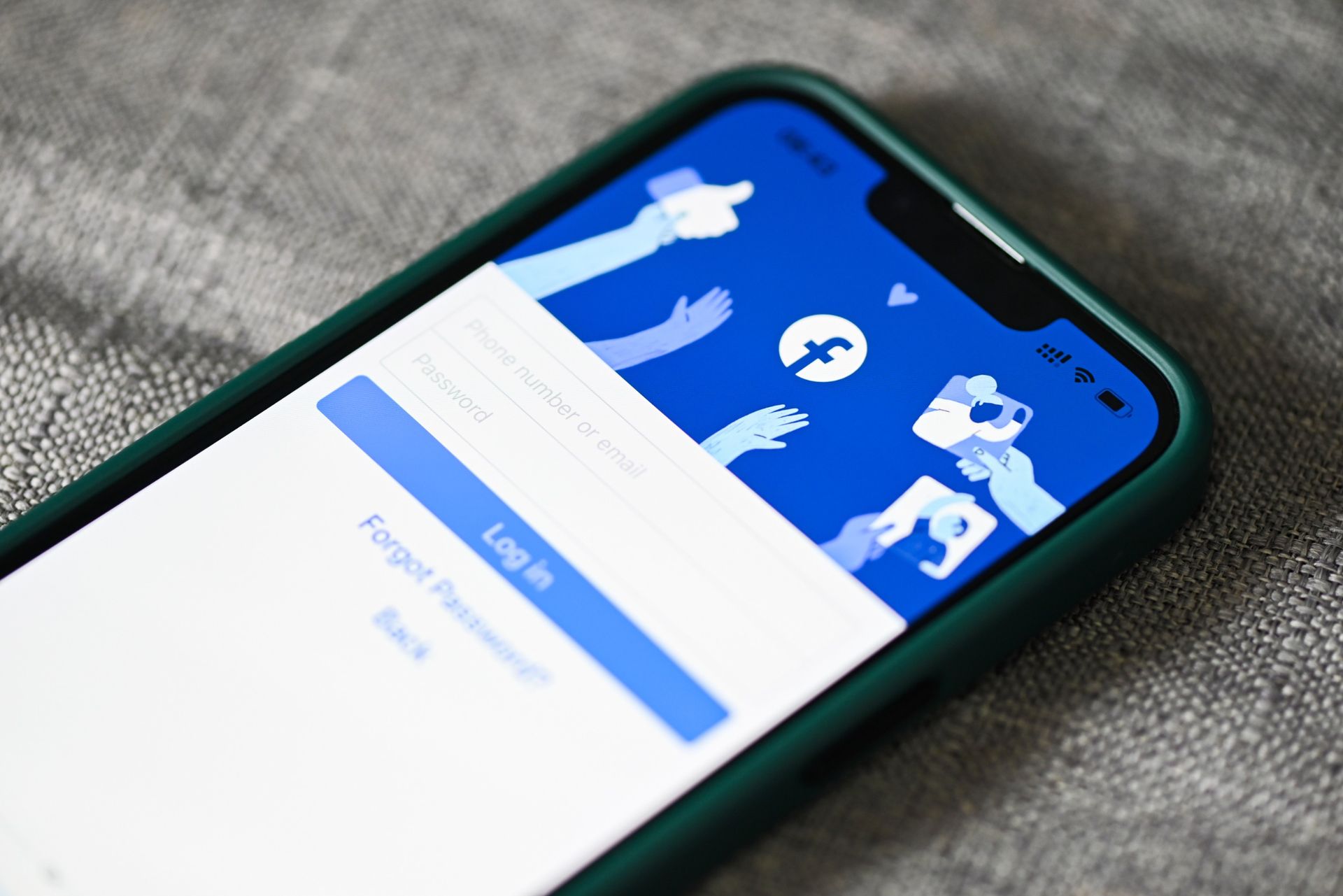 How To Advertise on Facebook in 2025 [8-Step Guide]