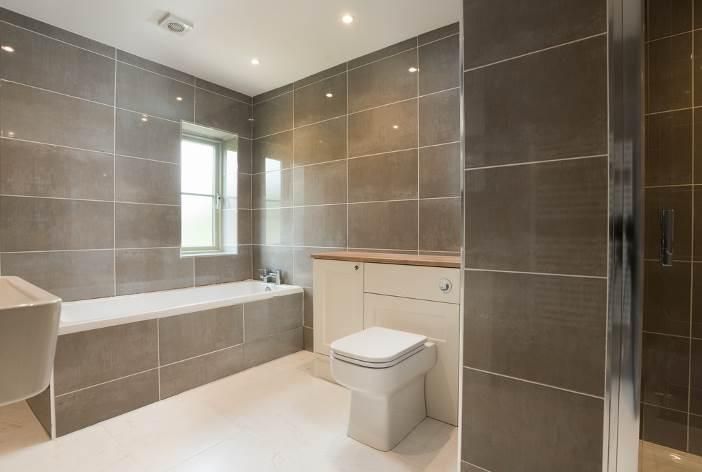 Brailes, A bathroom with a toilet , bathtub , sink and shower.