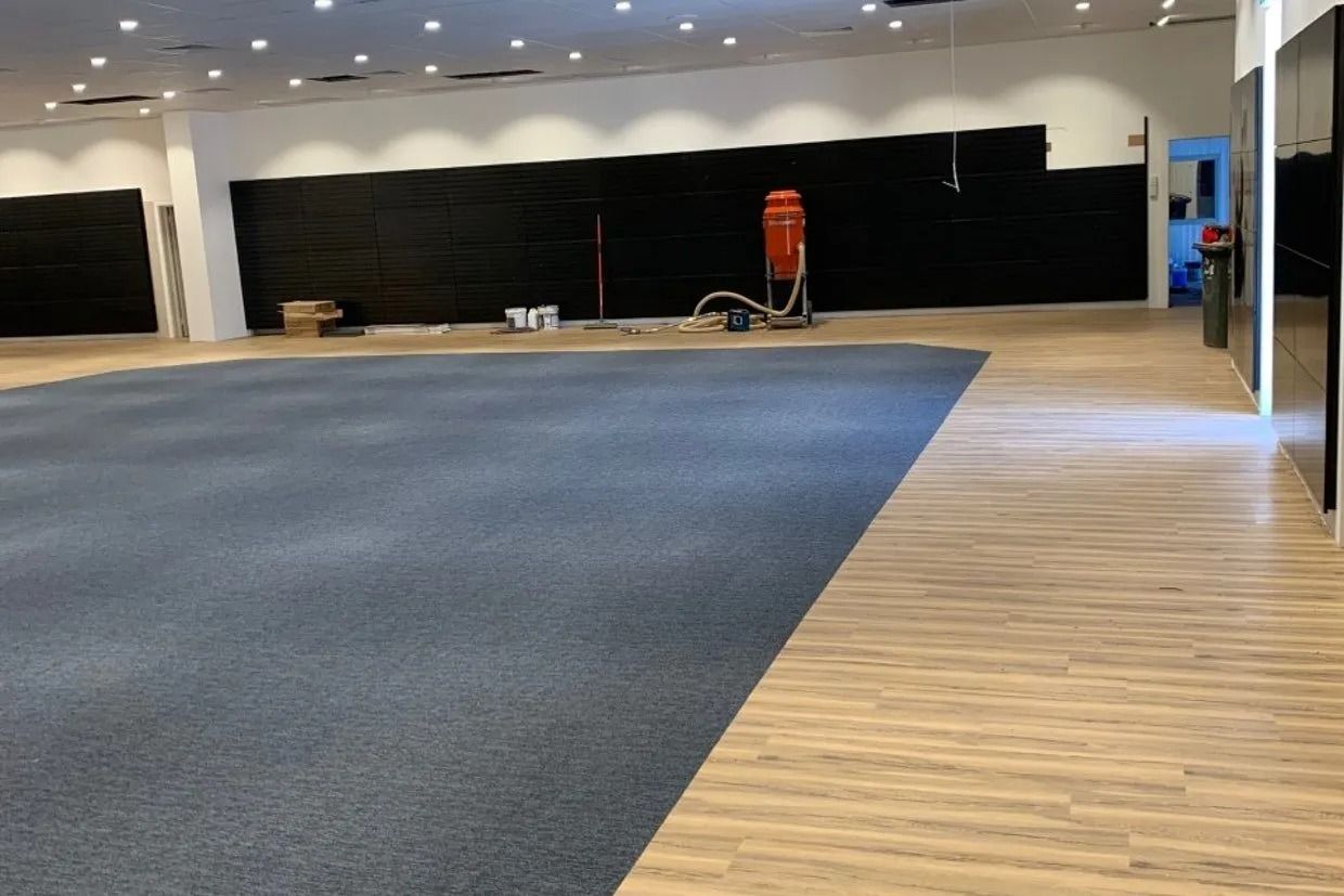 Spacious Room With Blue Carpet Floor and Light Wood Flooring — Ozwide Flooring In Alice Springs, NT