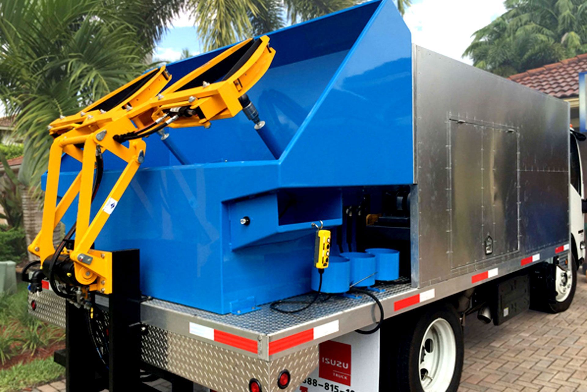trash bin cleaning truck service