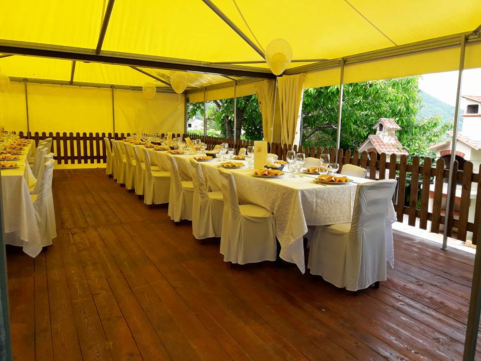 Tavolo esterno di un ristorante
