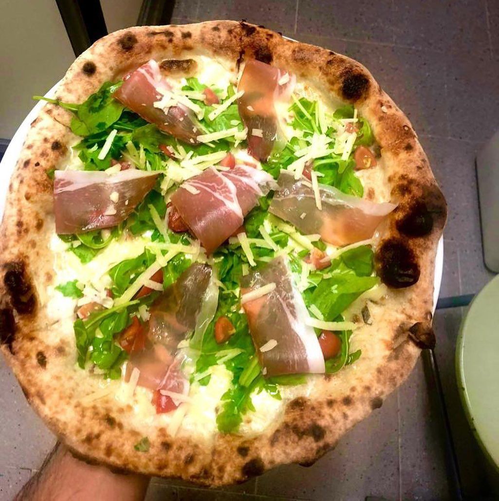 Pizza con prosciutto