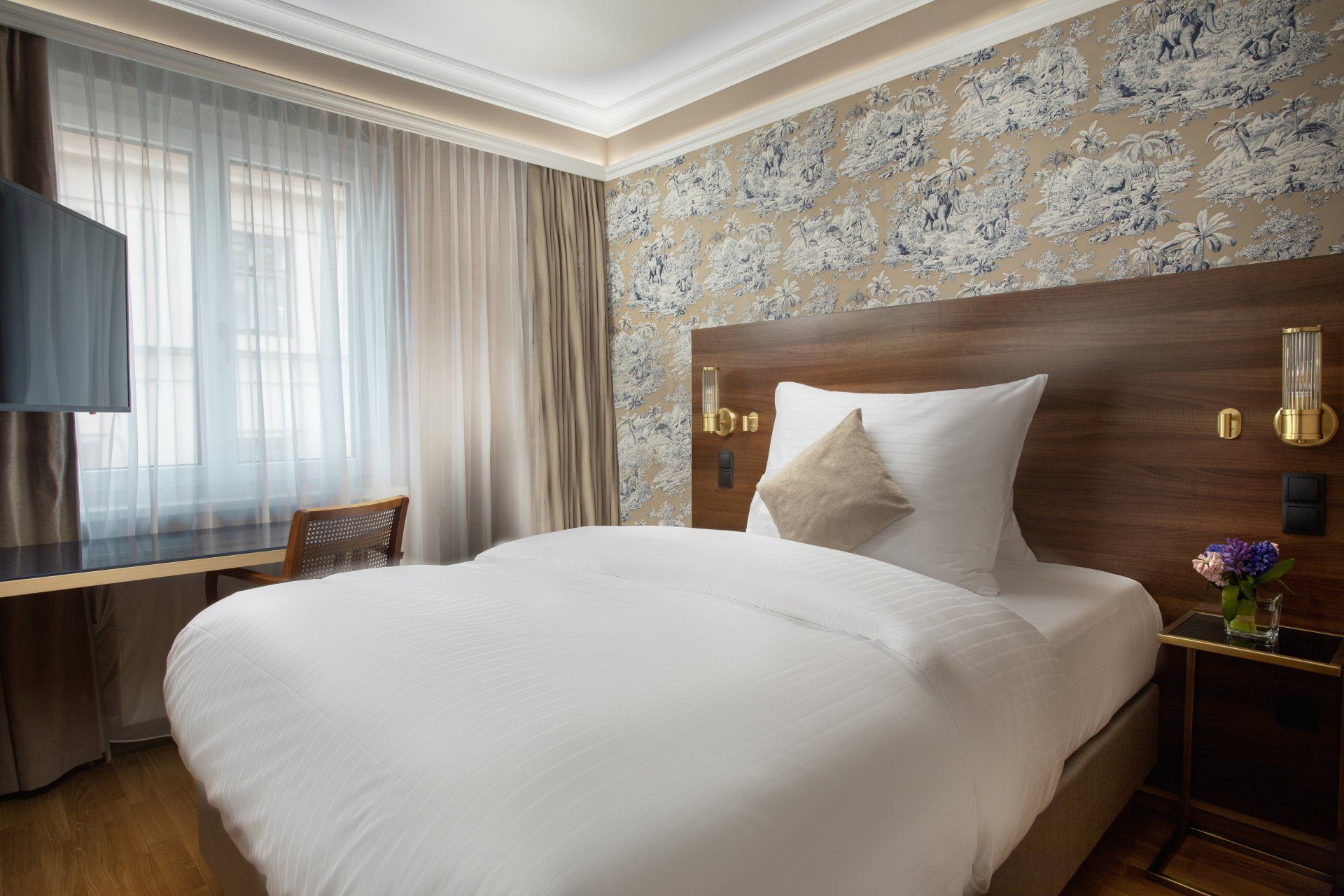 artist-rooms-cosy-queen