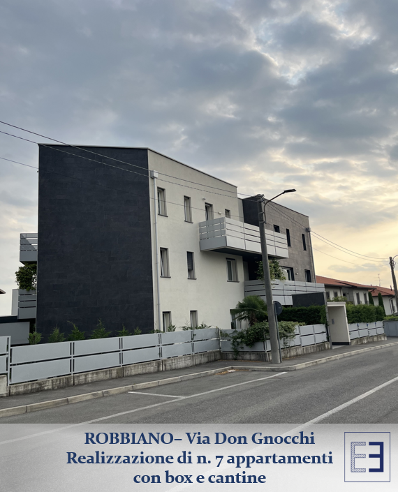 Moderno condominio a bordo strada, con insegna che indica 7 appartamenti a Bonate Sopra.
