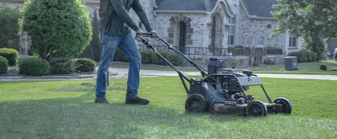 When is the Last Time to Mow Before Winter?