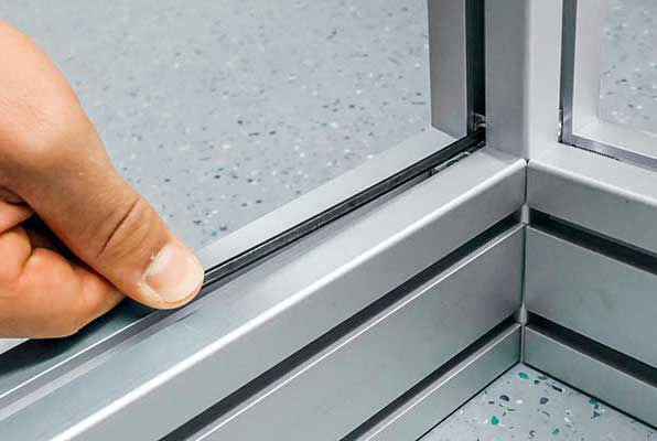 VIDRIOS Y ALUMINIOS CIRCUITO Aluminio y cristal