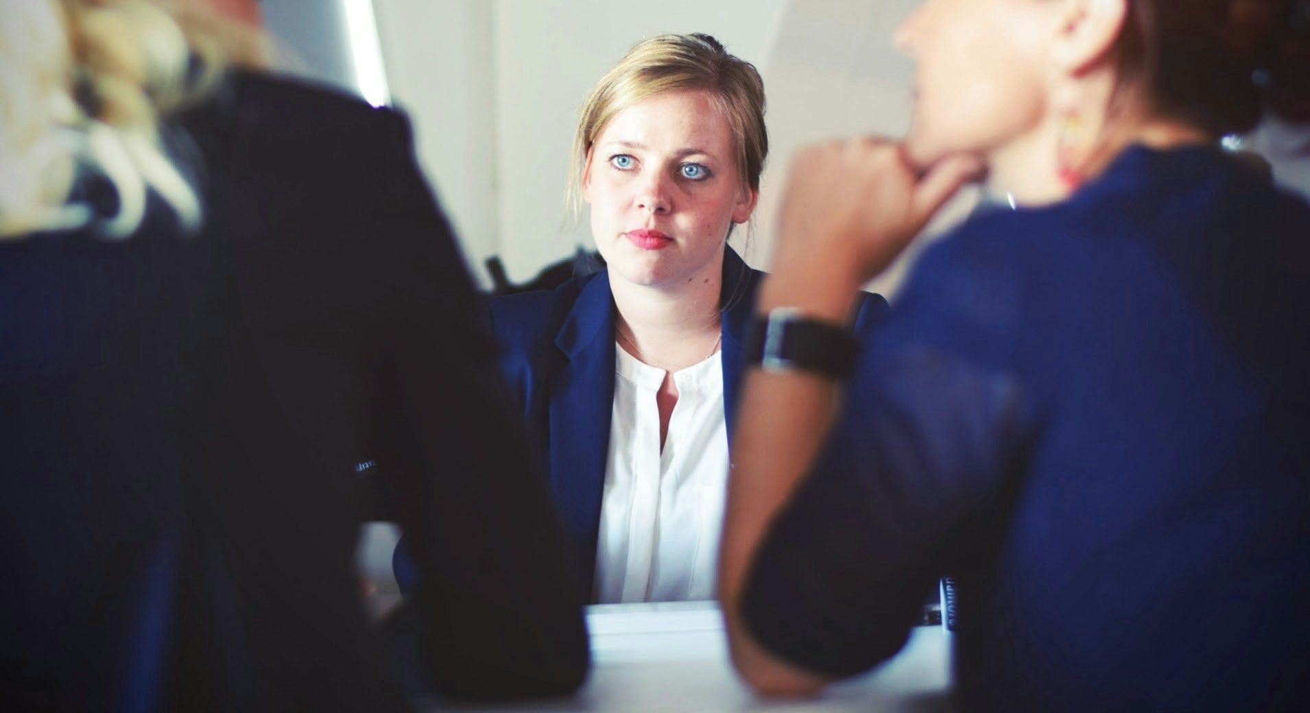 3 women in a meeting