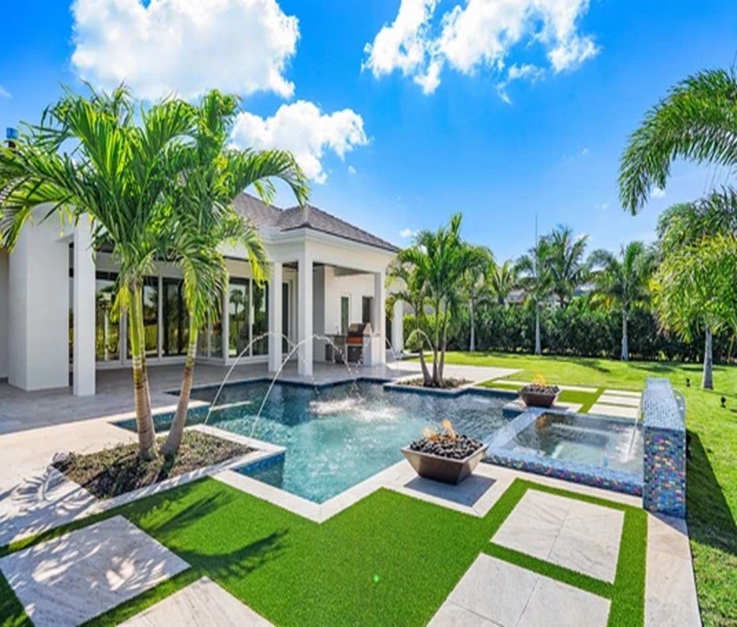 Backyard Pool With Fountain — Boca Raton, FL — National Home Building & Remodeling Corp.