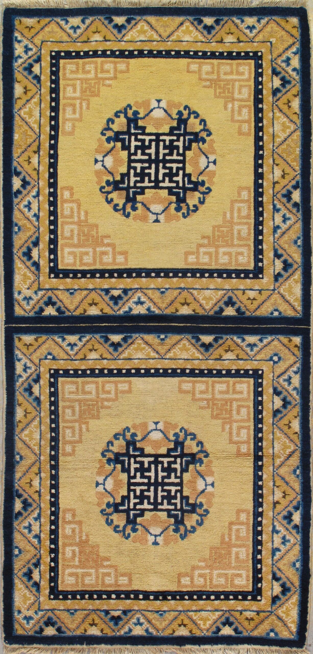 Antique Chinese rug, 2'9