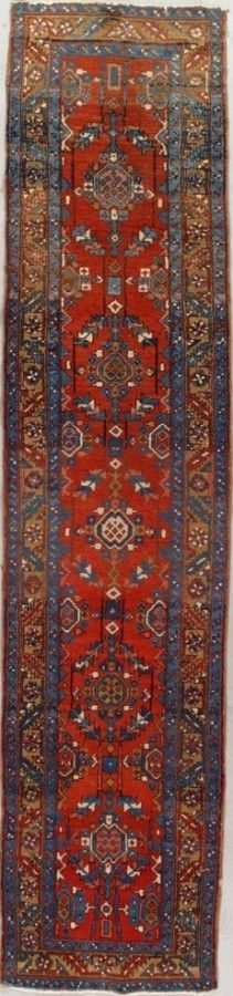 Antique Heriz rug, 2'10