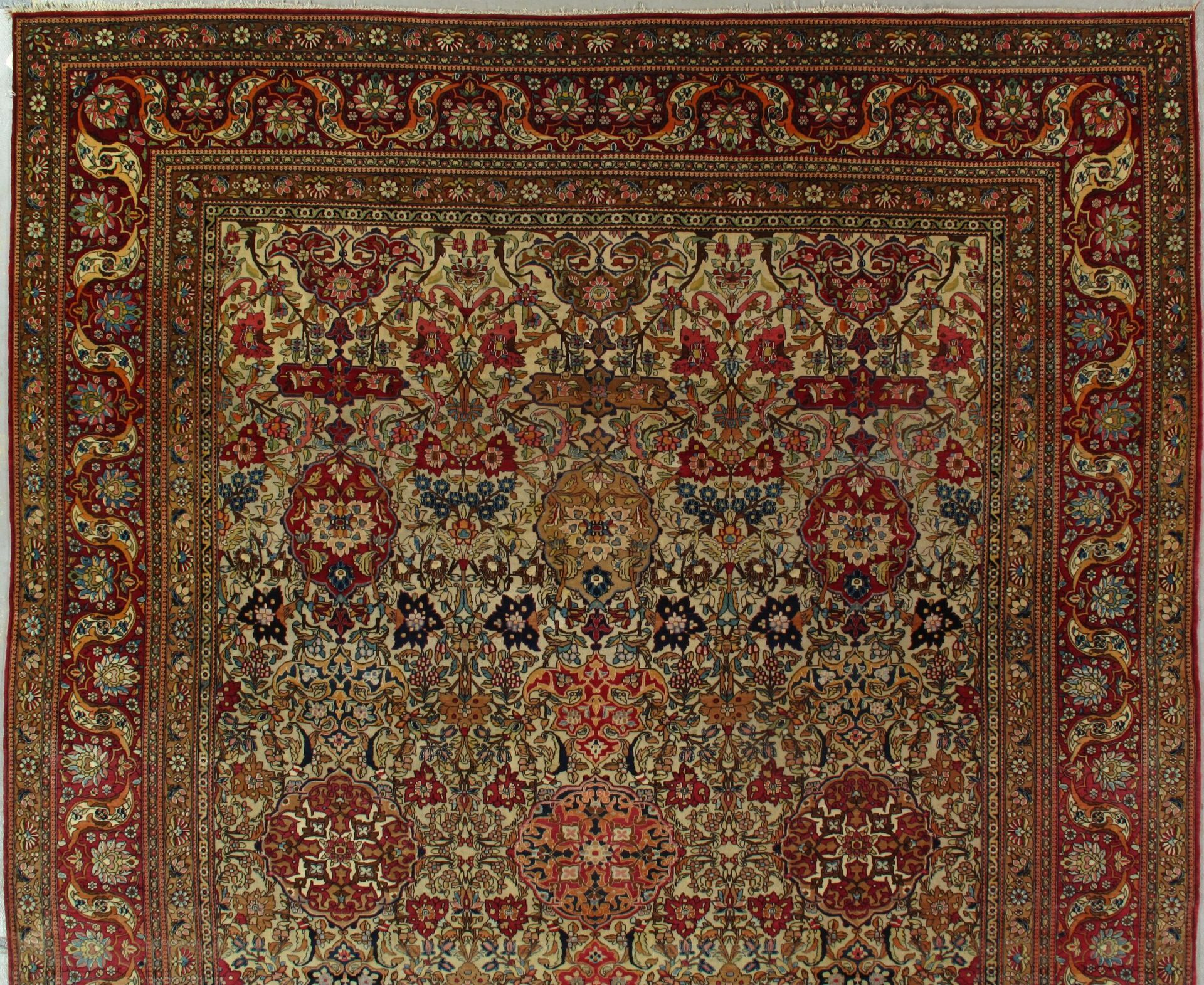 Antique Isfahan rug, 11'2