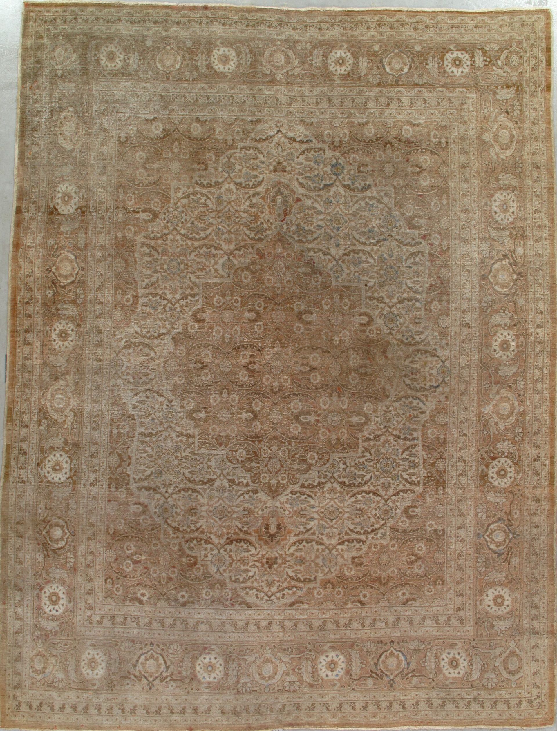 Antique Tabriz rug, 9'5