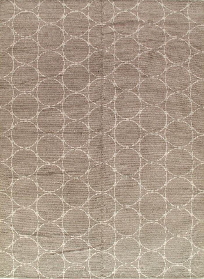 Beige rug with white overlapping circle pattern.