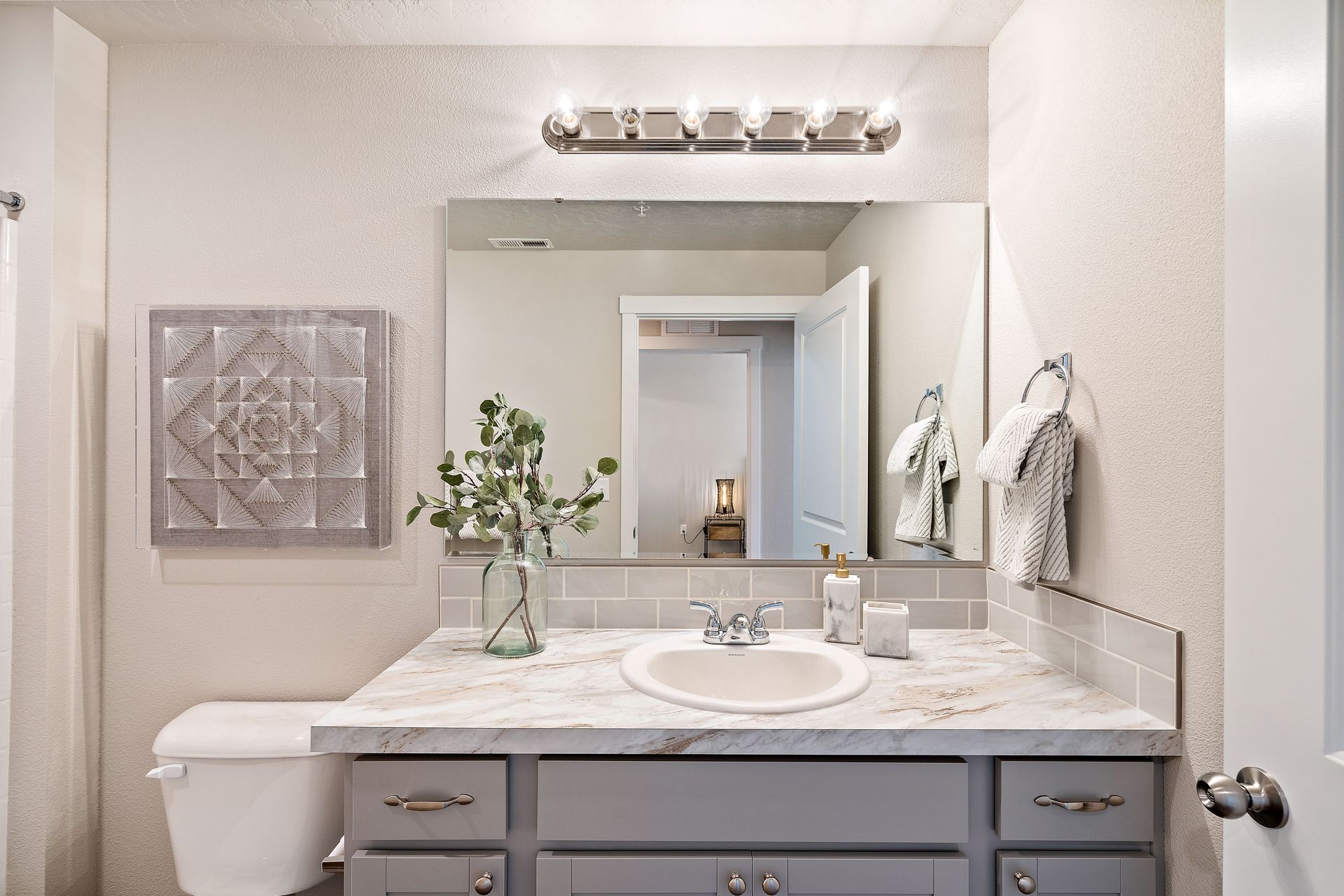 Luxury Apartment Nampa, ID Brownstone Flats