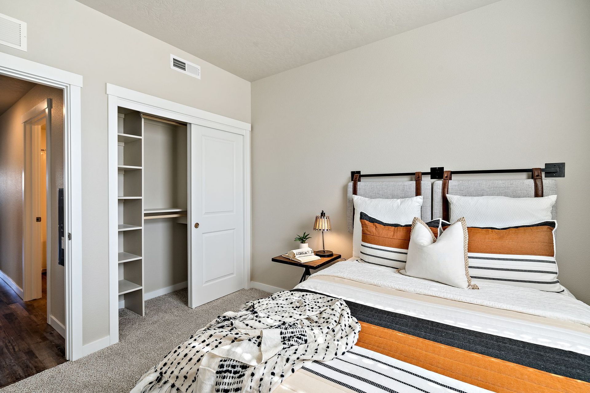 Brownstone flats bed 3