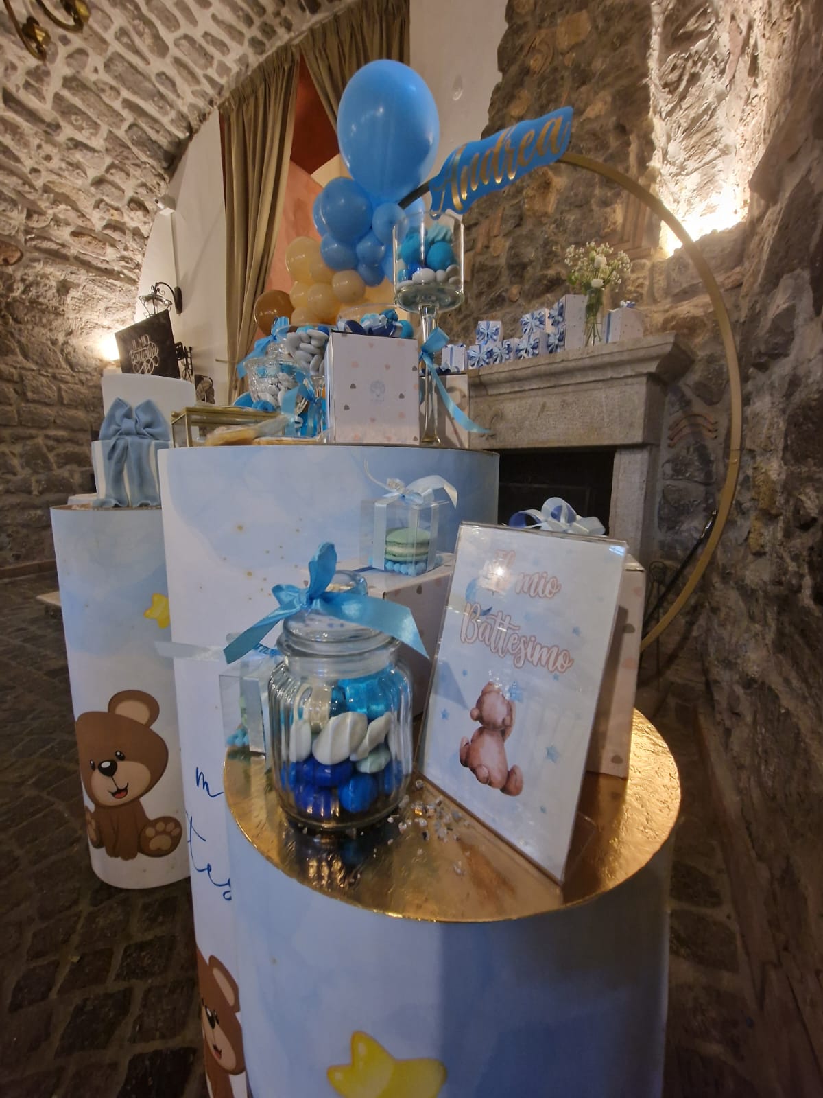 tavolo allestito per il battesimo di un bambino