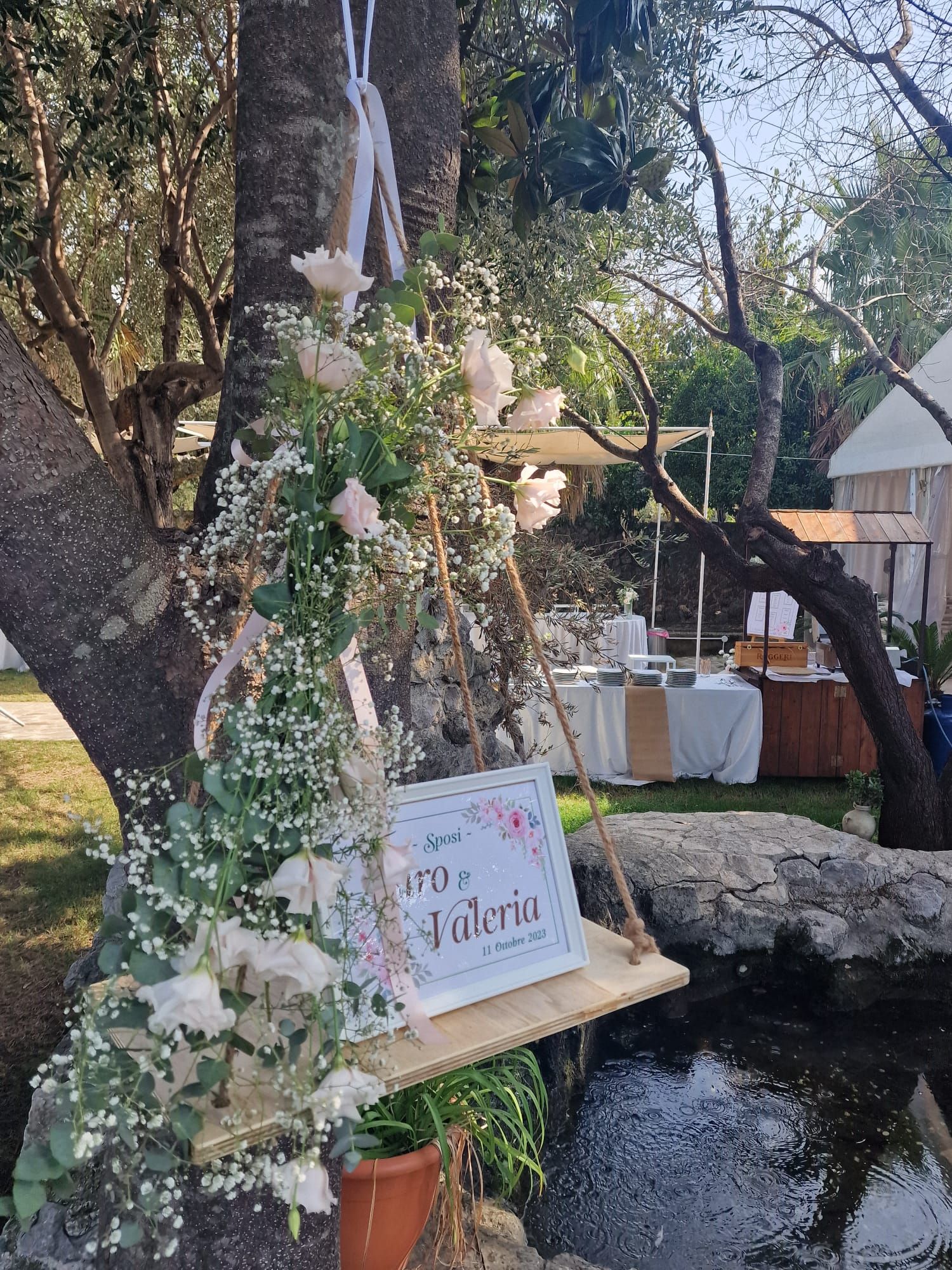 albero con delle decorazioni per un matrimonio