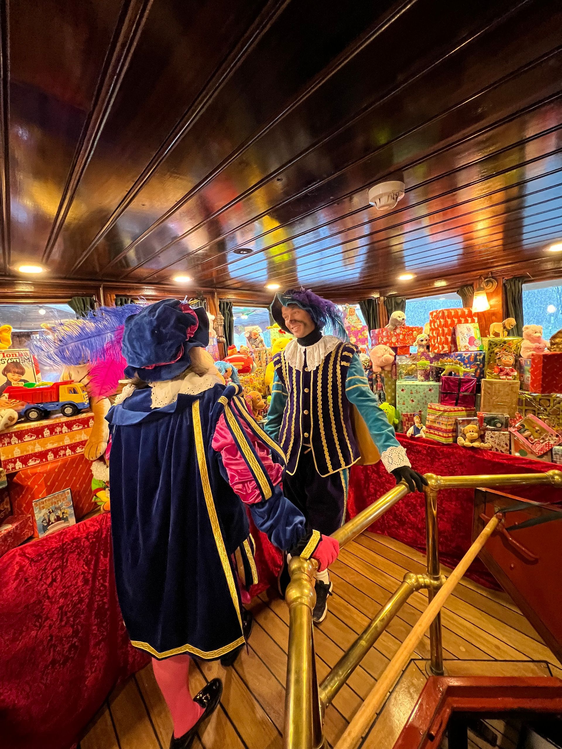 2 roetveegpieten aan boord van de Stoomboot
