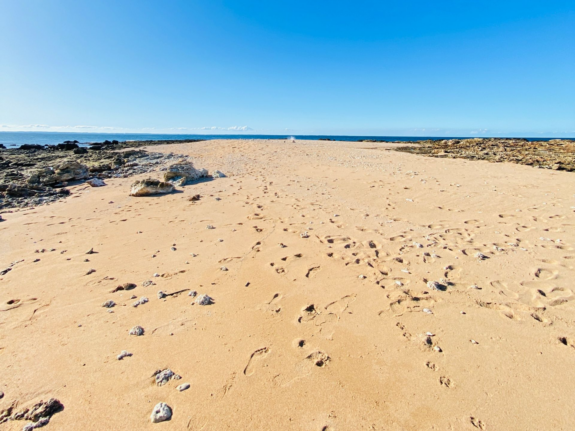 Imagem do trecho de areia na Ilha do Caitá, em Morro de São Paulo, Bahia.