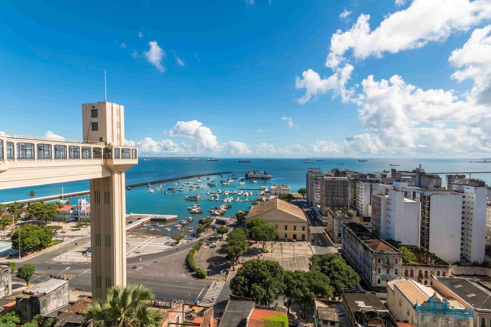 Imagem do Terminal Turístico Náutico da Bahia, um dos pontos de embarque para ir de Salvador e Morro