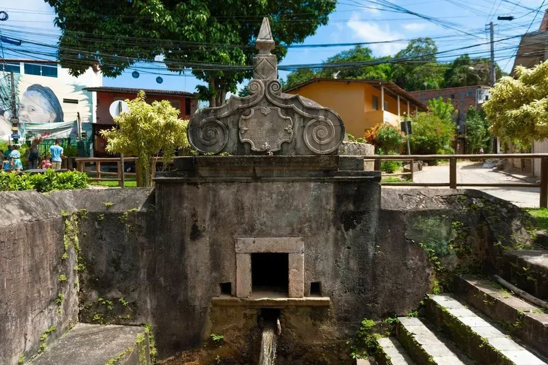 Imagem aproximada da Fonte Grande, um dos principais monumentos históricos da Ilha de Morro de São Paulo.