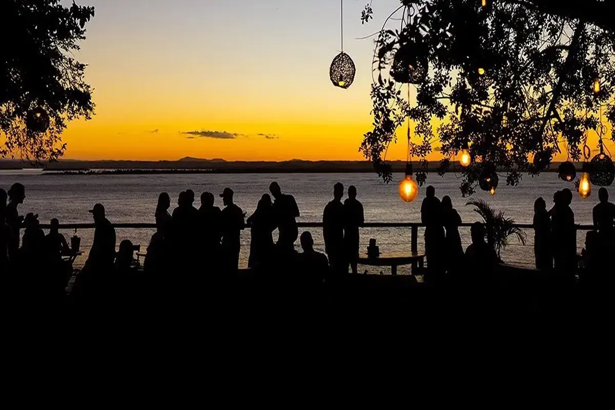 Imagem do pôr do sol na Toca do Morcego, umas das principais opções do que fazer em Morro de São Paulo.