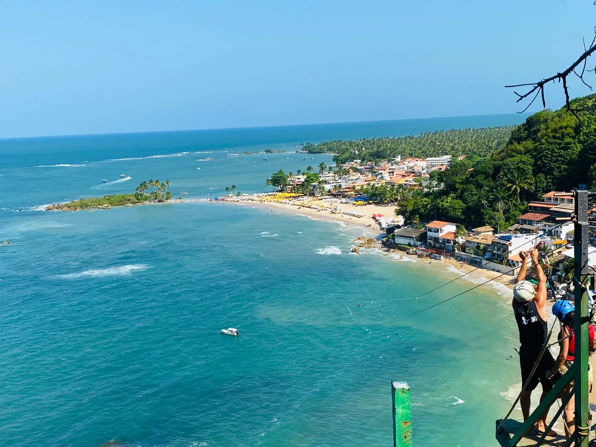 Imagem do Mirante da Tirolesa, umas das principais opções do que fazer em Morro de São Paulo.