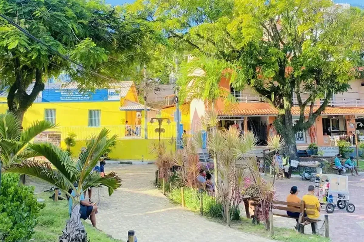 Imagem do centro comercial na Vila de Morro de São Paulo.