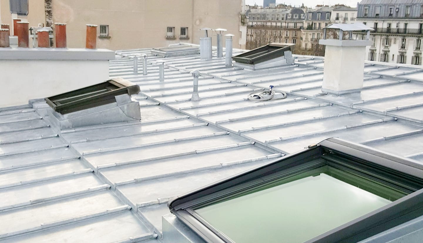 couvreur Paris 15, pose et rénovation de velux sur toit en zinc couvreur Paris 15, pose et rénovation de velux sur toit en zinc