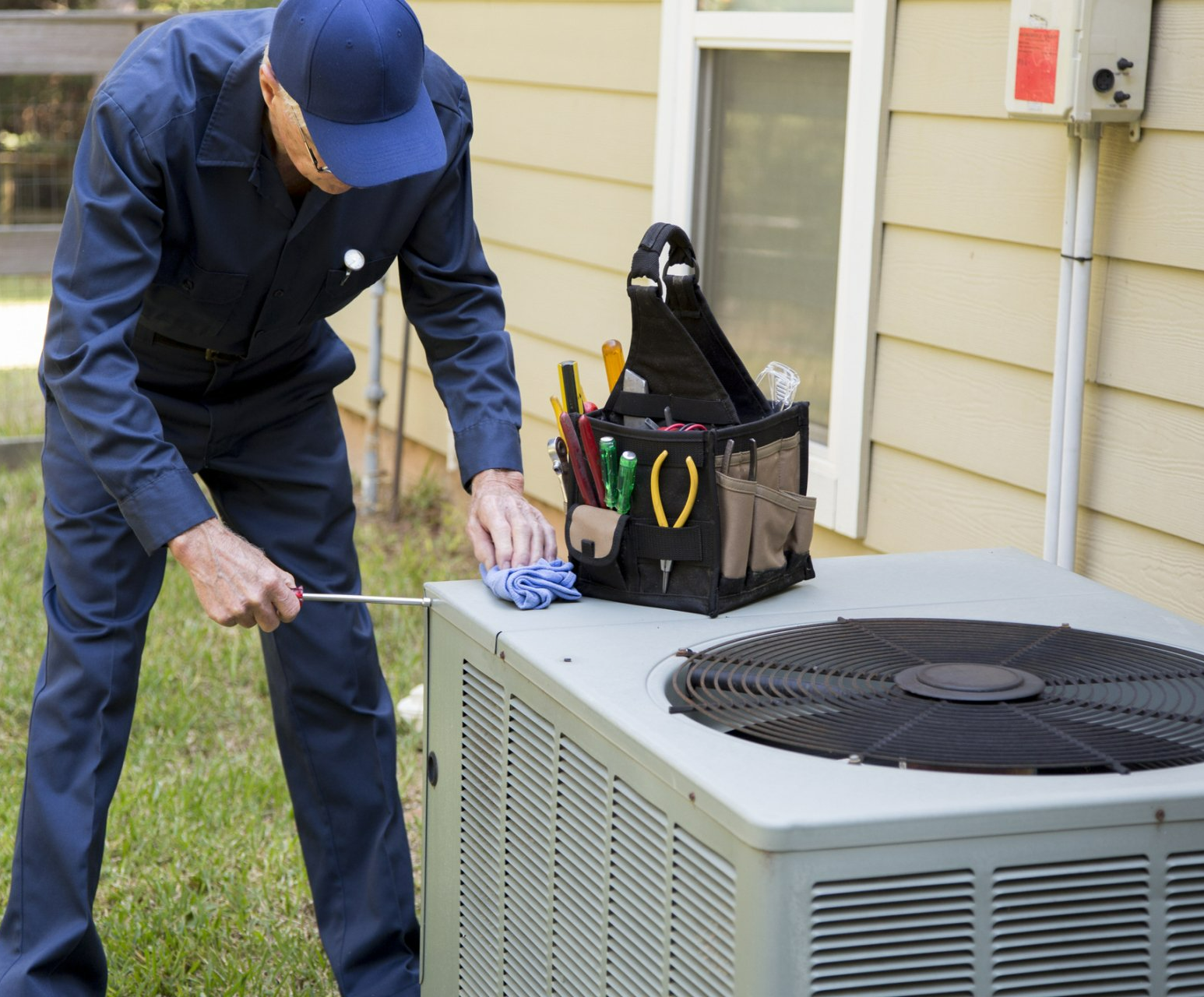 Technician Services Outside AC Units And Generator - Hendersonville, NC - Tucker Heating & Air Technician Services Outside AC Units And Generator - Hendersonville, NC - Tucker Heating & Air