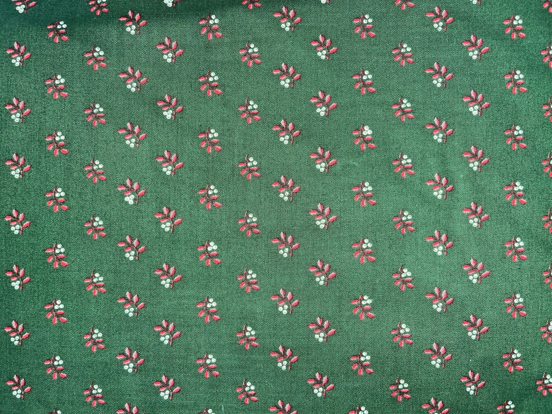 VIP Cranston Print Works White Holly Berries