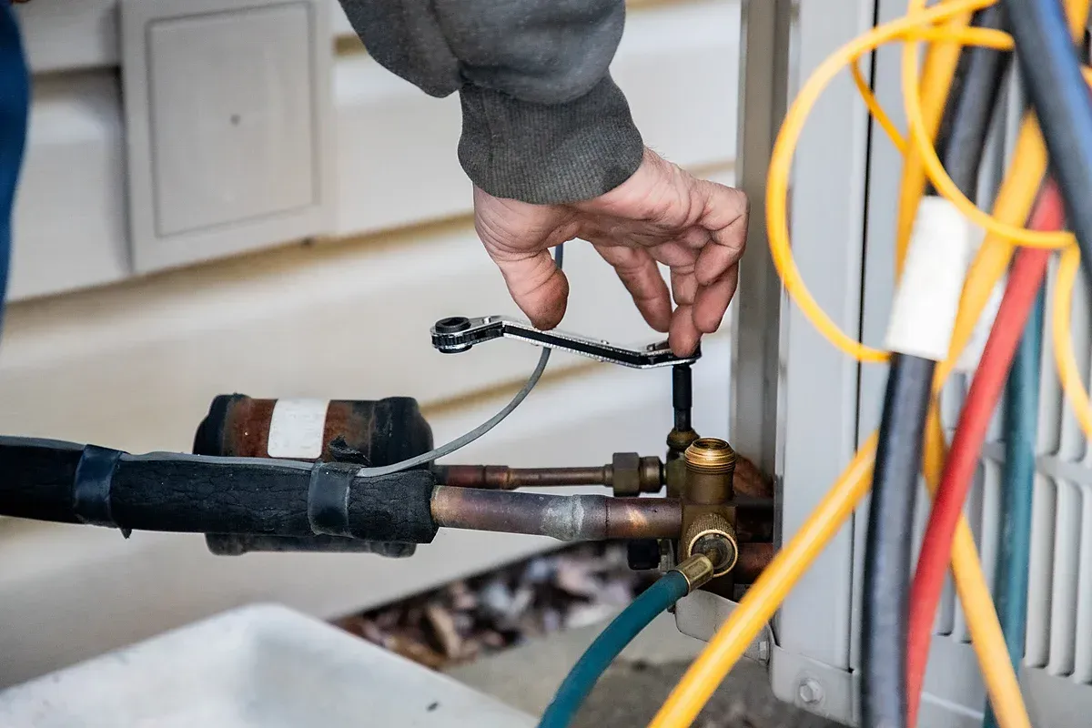 Heat pump electrical connections