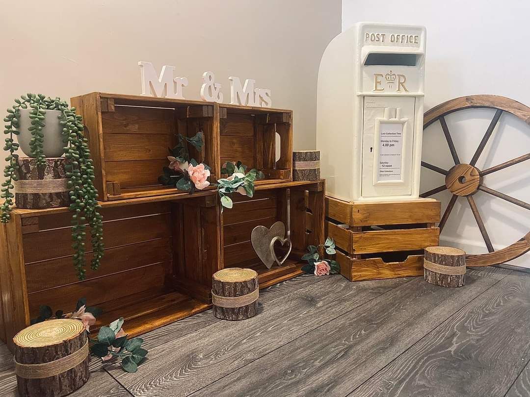 Wedding decor: Wooden crates,