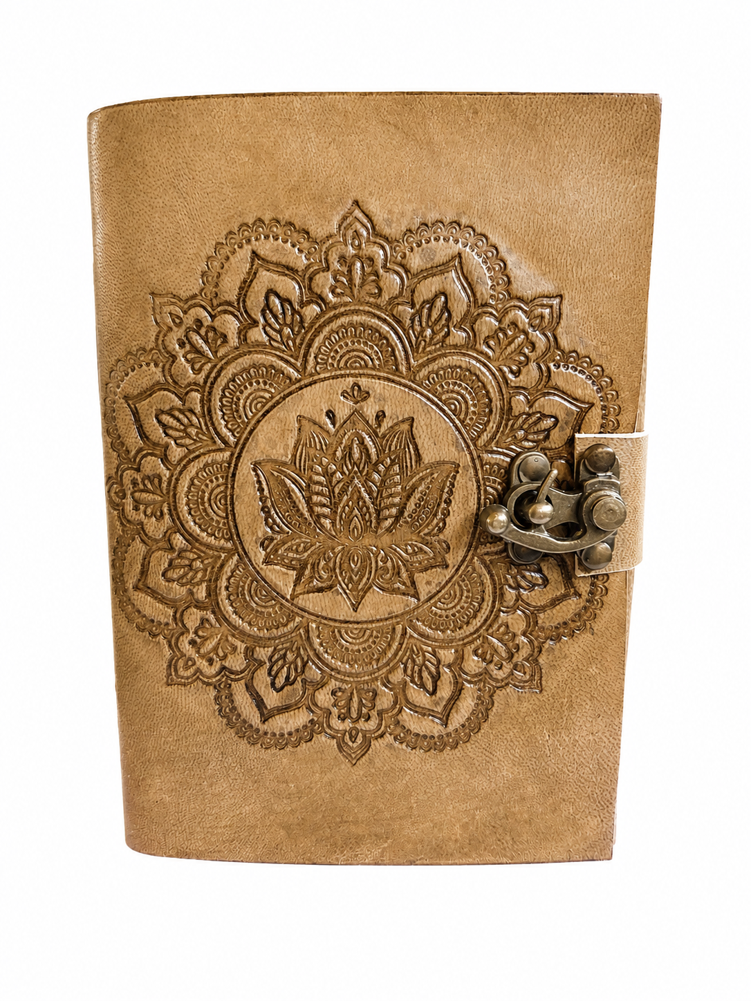 Bruin notitieboekje met reliëf, een sierlijk mandala-ontwerp en een metalen sluiting aan de rechterkant.