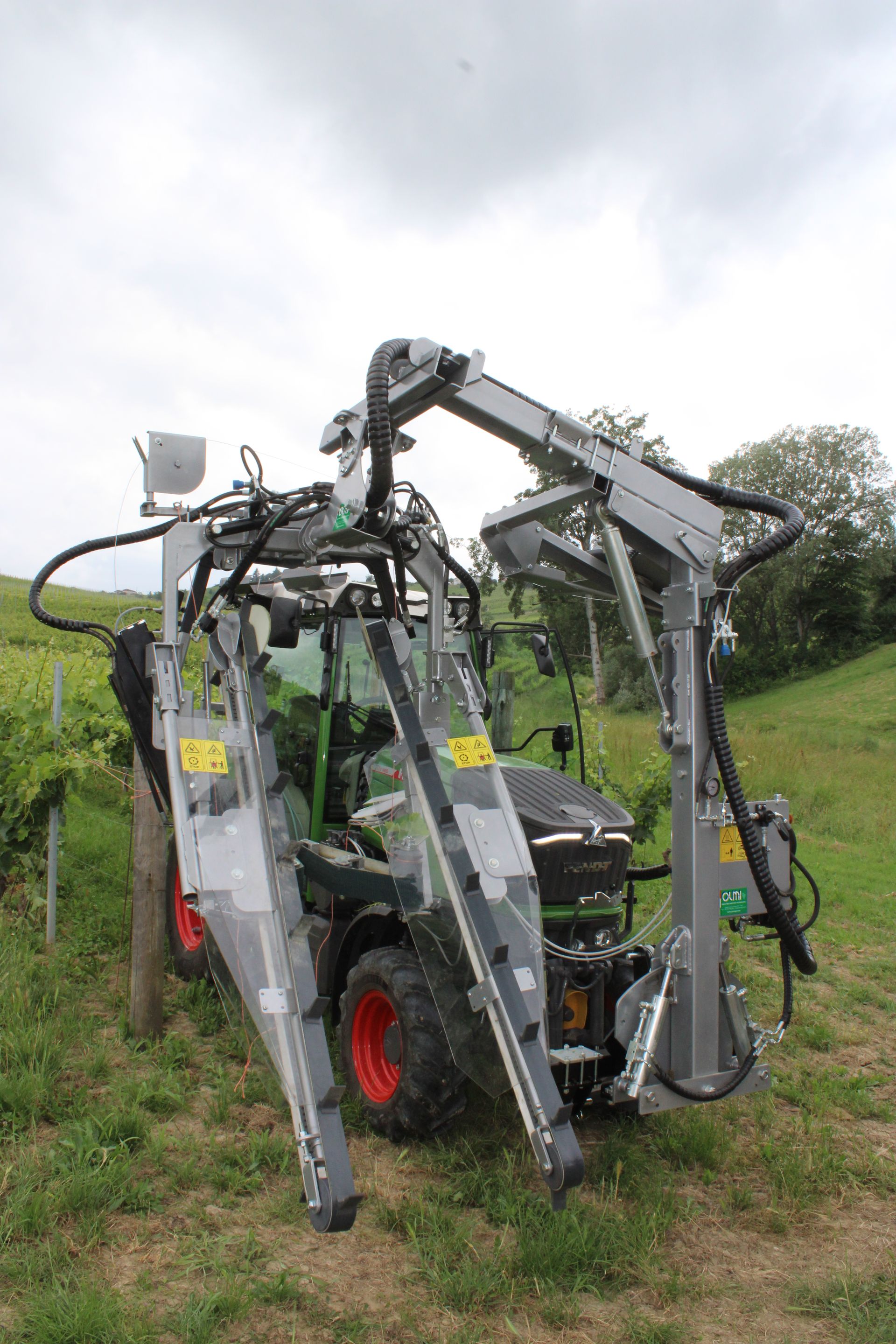 VINE TUCKING MACHINE REVOLUTION