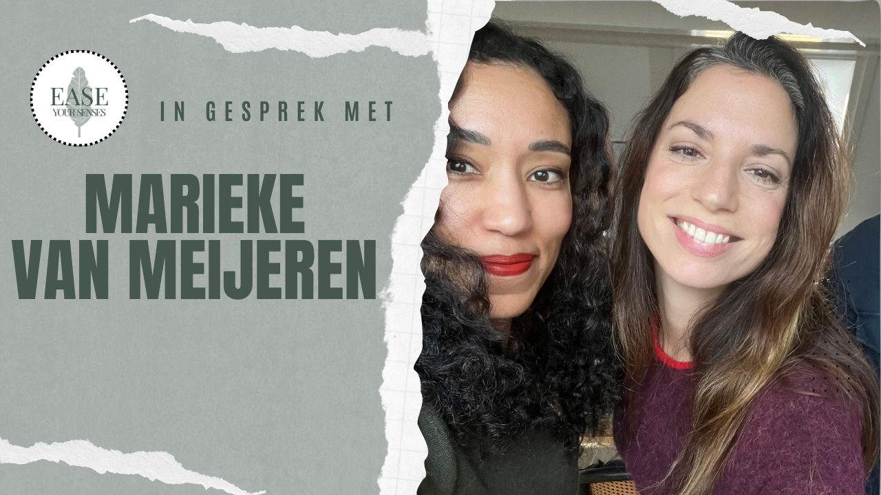Twee lachende vrouwen op een achtergrond in de stijl van gescheurd papier met de tekst 