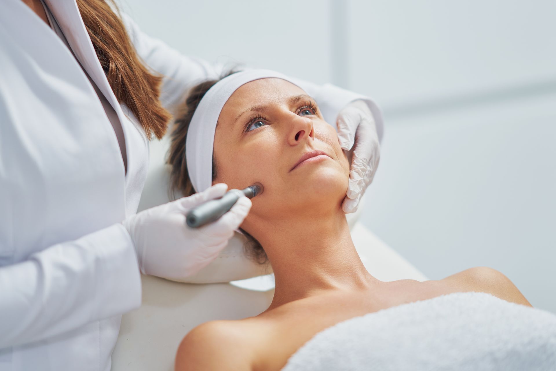 facial treatment Dina cosmetic Clinic