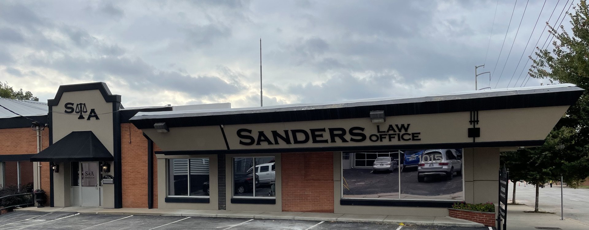 A brick building with a sign that says sanders law office