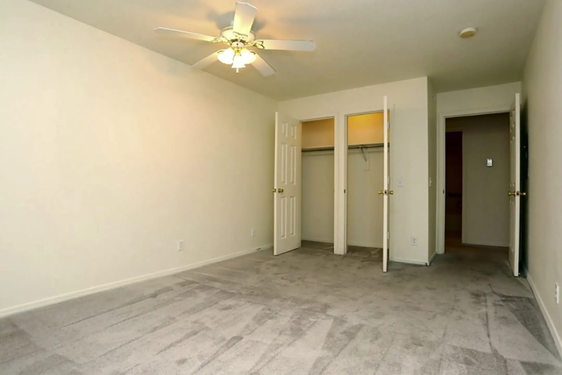 Bedroom with double-doored closet