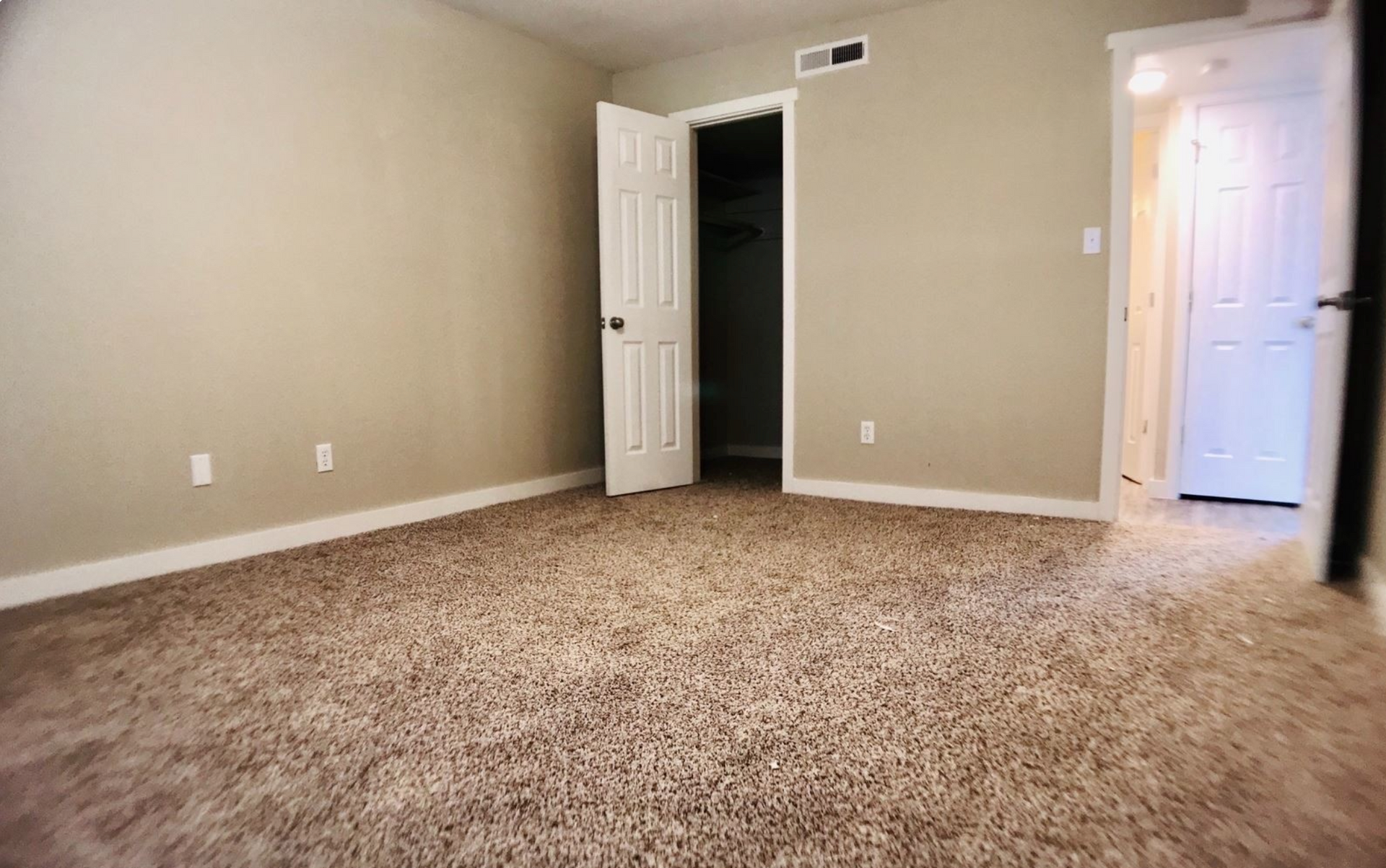 Bedroom photo 2