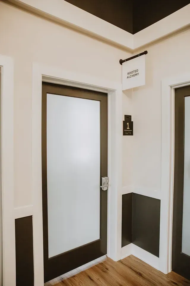 Elevator lobby with two white-and-brown doors, corner walls, and floor markers for floor 1.