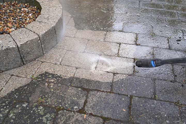 High pressure water cleaning