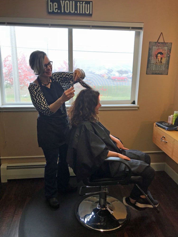 Photo of Shannon giving a mens haircut