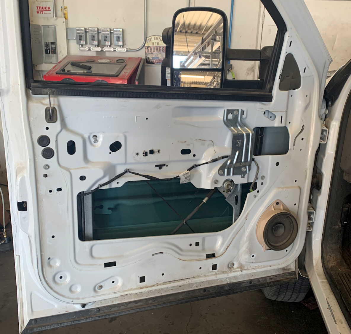 Window Regulator Repair in Tempe, AZ | Lifetime Automotive