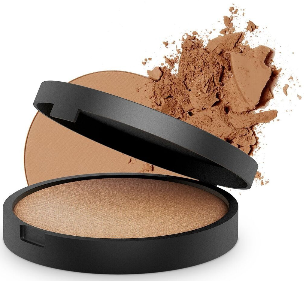 Open make-up poederdoosje met beige compactpoeder en los poeder dat eruit valt.