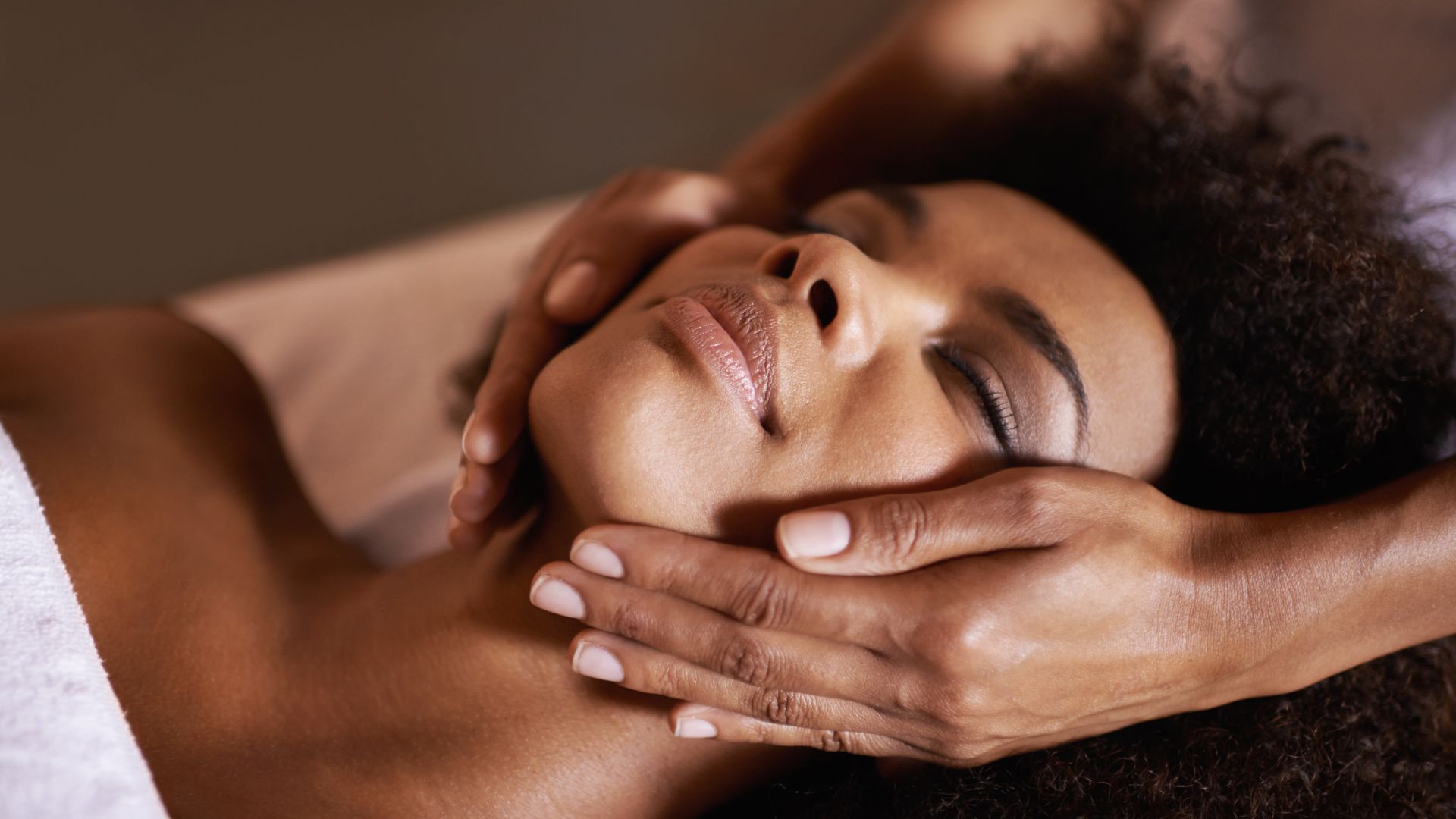Our Diamond Glow Facials in Snellville combine exfoliation, extraction, and infusion of condition-specific serums to transform your skin health and appearance.