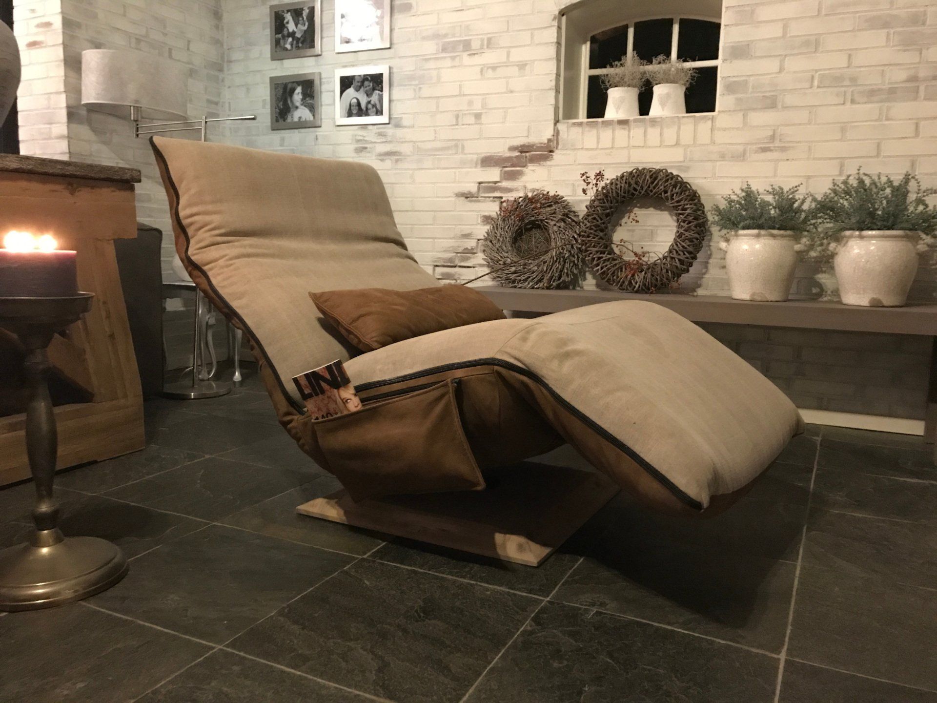Afbeelding bij de vraag 'Het verschil tussen een sta-op stoel en een relaxfauteuil', stoel met verschillende functies.